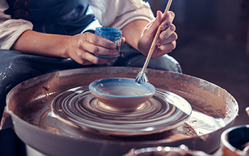 作業・創作活動（手芸、部品加工、小物作りなど）